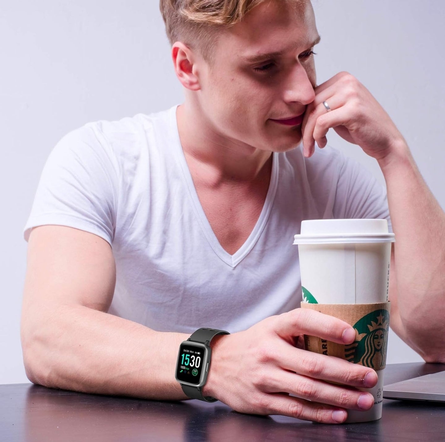 Yamay Smartwatch mit Überwachung von körperlicher Aktivität und Kalorien, Schlafüberwachung, Pulsmesser, IP68 wasserdicht und Benachrichtigungen, Android & iOS, Schwarz